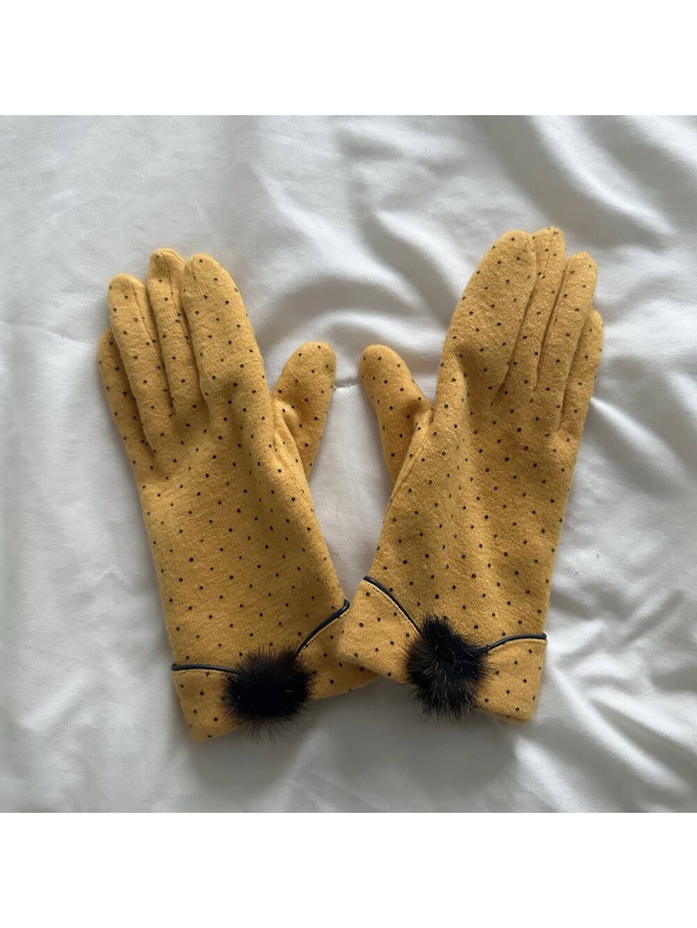 STCN Santacana Madrid Mustard Yellow Polka Dot Gloves Lambskin Trim Pom Pom OS